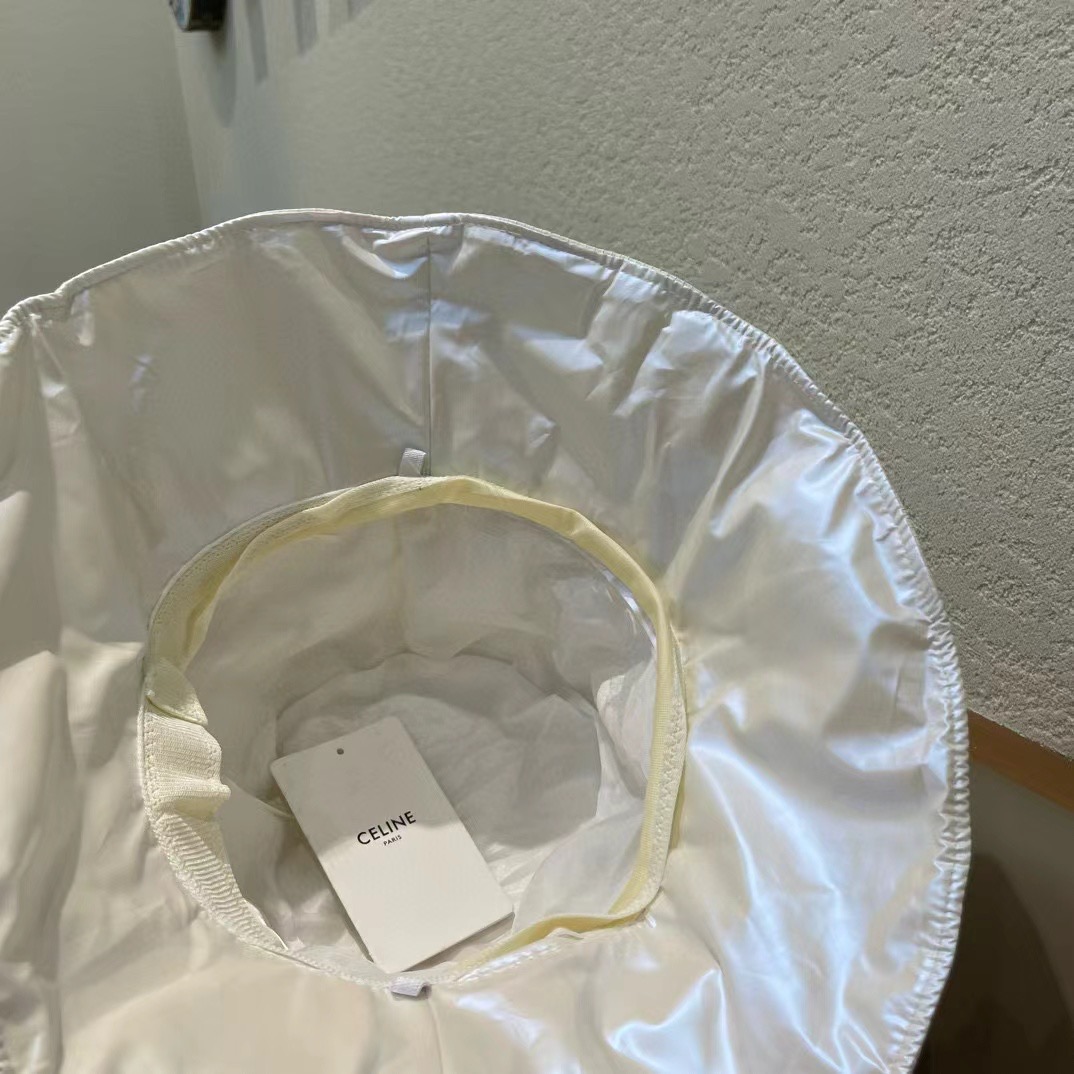 。CELINE塞琳春夏走秀爆款渔夫帽原版定制，简约时尚，搭配同色T恤简直不要太好看头围:56-58cm均