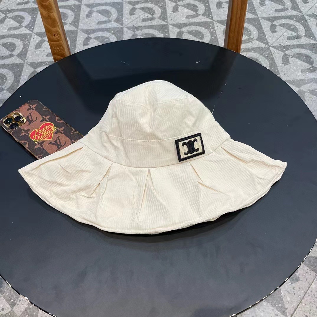 。CELINE塞琳春夏走秀爆款渔夫帽原版定制，简约时尚，搭配同色T恤简直不要太好看头围:56-58cm均