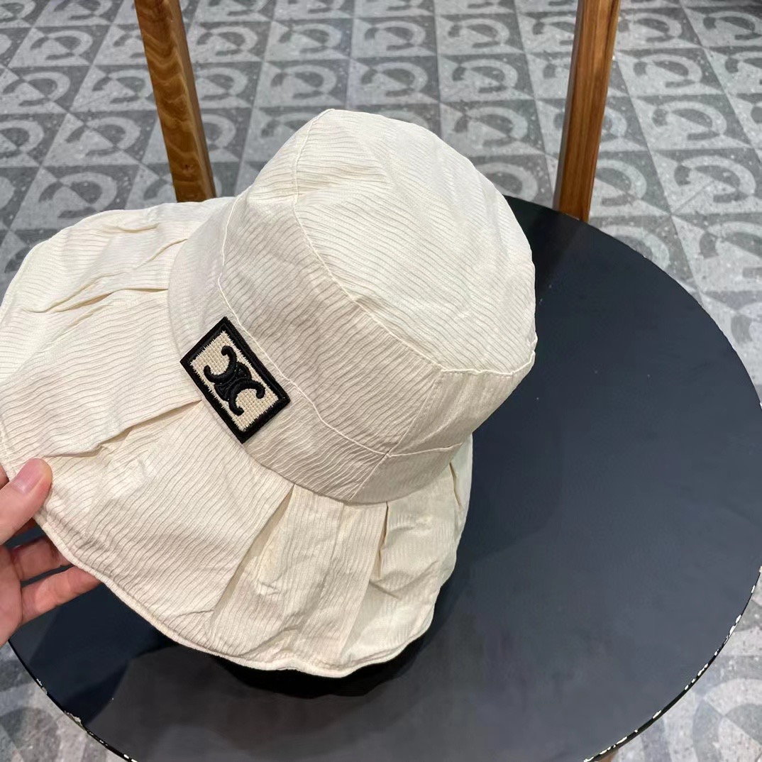 。CELINE塞琳春夏走秀爆款渔夫帽原版定制，简约时尚，搭配同色T恤简直不要太好看头围:56-58cm均
