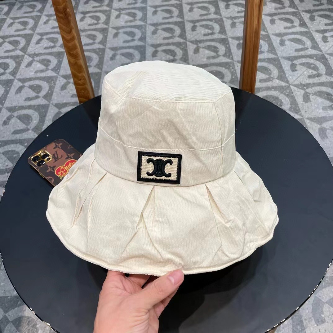 。CELINE塞琳春夏走秀爆款渔夫帽原版定制，简约时尚，搭配同色T恤简直不要太好看头围:56-58cm均