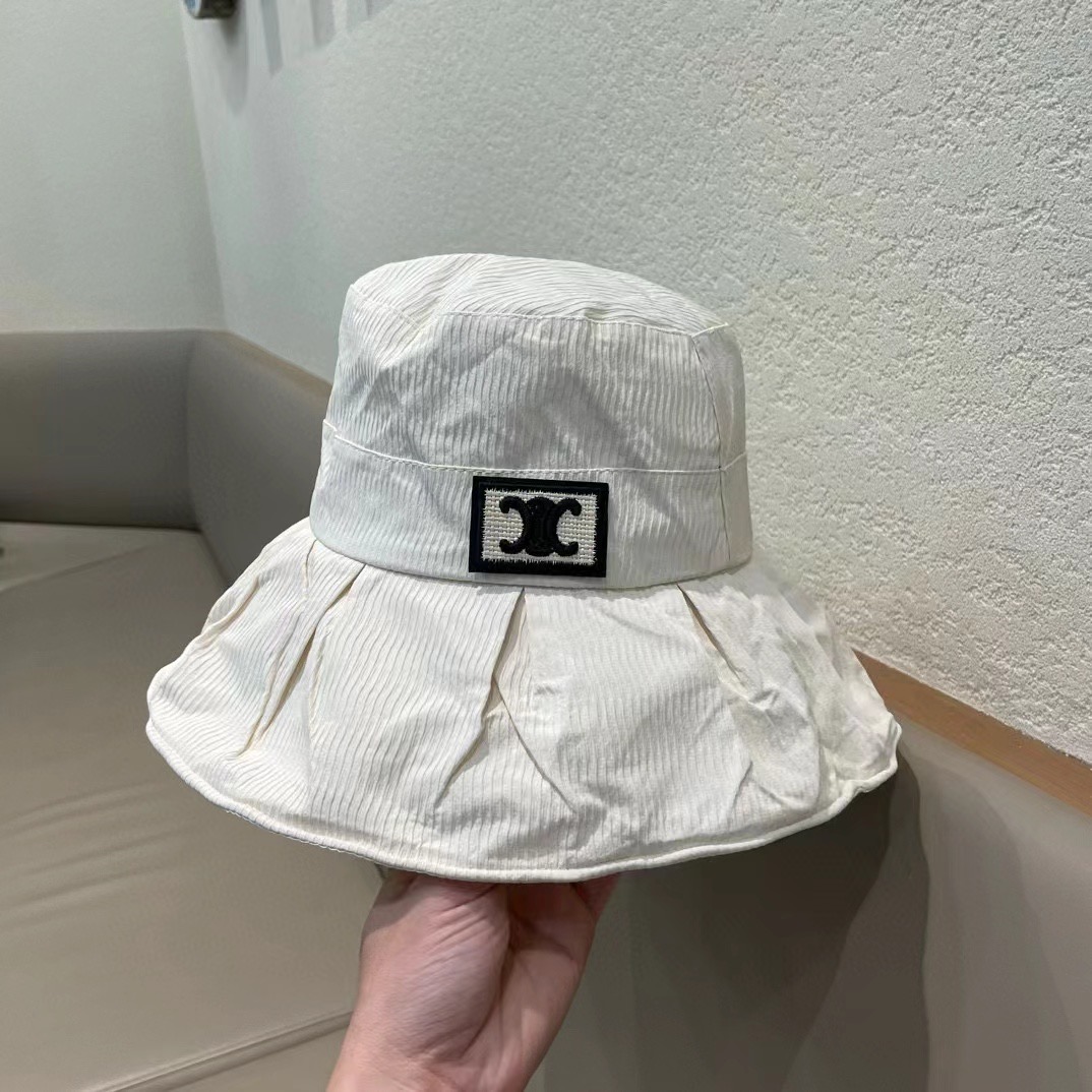 。CELINE塞琳春夏走秀爆款渔夫帽原版定制，简约时尚，搭配同色T恤简直不要太好看头围:56-58cm均