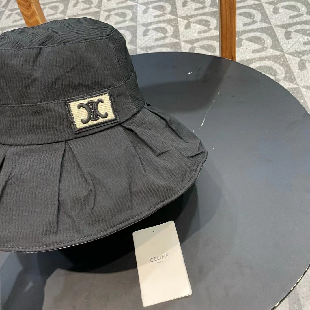。CELINE塞琳春夏走秀爆款渔夫帽原版定制，简约时尚，搭配同色T恤简直不要太好看头围:56-58cm均