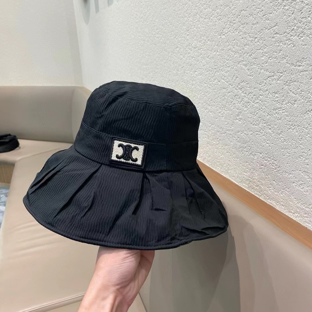 。CELINE塞琳春夏走秀爆款渔夫帽原版定制，简约时尚，搭配同色T恤简直不要太好看头围:56-58cm均