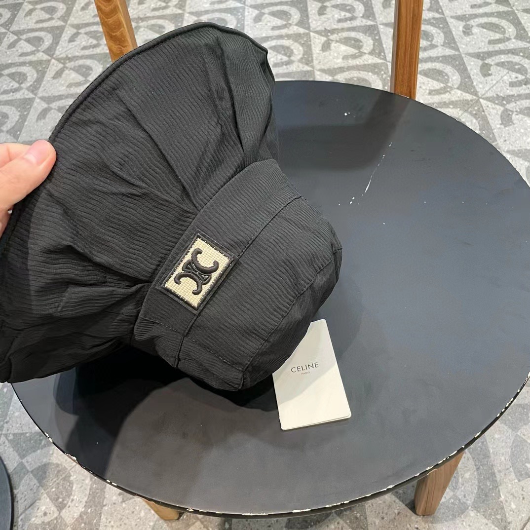 。CELINE塞琳春夏走秀爆款渔夫帽原版定制，简约时尚，搭配同色T恤简直不要太好看头围:56-58cm均
