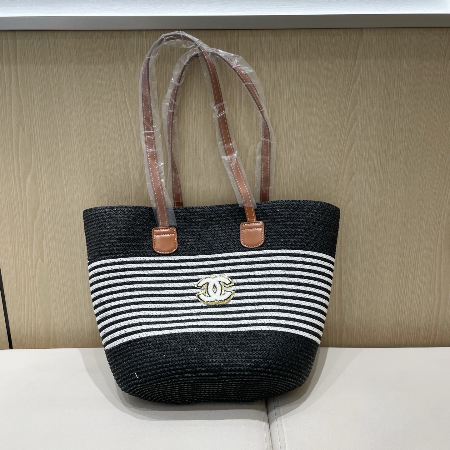 NO:230278,Chanel niche tassel straw woven bags for women in summer travel French photo vacation beach woven handbags straw woven bags hand woven bags, must-haves for beach trips in summer, size: top width 40cm, bottom width 23cm height 30cm hat straw hat fisherman hat baseball hat, hat, chanel, espadrilles, espadrilles, hats19860909Chanel小众流苏草编包女夏天出游法式拍照度假海边沙滩编织手提包包草包草编包拉手编包,夏季出游沙滩必备,尺寸:上宽40cm 下宽23cm高度30cm帽子草帽渔夫帽棒球帽,帽子,chanel,espadrilles,espadrilles,hats,hat