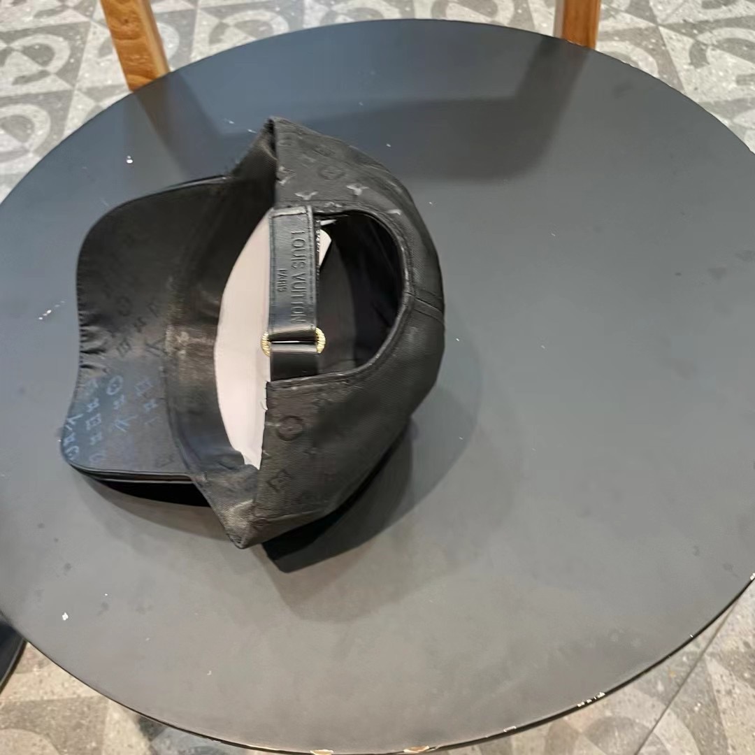 LouiVuittonLV👒专柜新款路易威登家刺绣棒球帽，简单大方 男女通用遮阳帽，