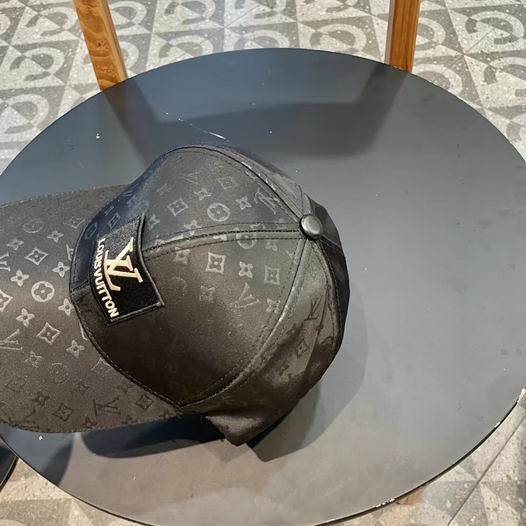 LouiVuittonLV👒专柜新款路易威登家刺绣棒球帽，简单大方 男女通用遮阳帽，