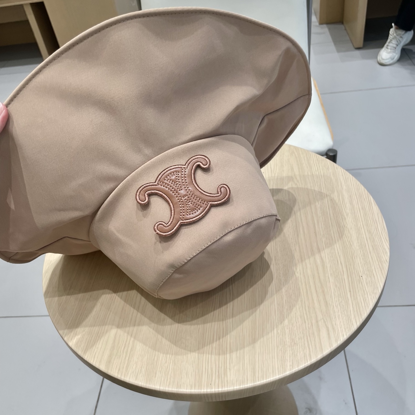 Stylish Summer Accessories: Fisherman’s Butterflies and Korean Beach Hats for Comfort - 图片 4
