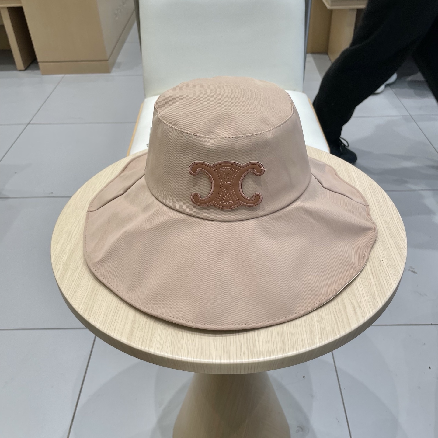 Stylish Summer Accessories: Fisherman’s Butterflies and Korean Beach Hats for Comfort - 图片 1