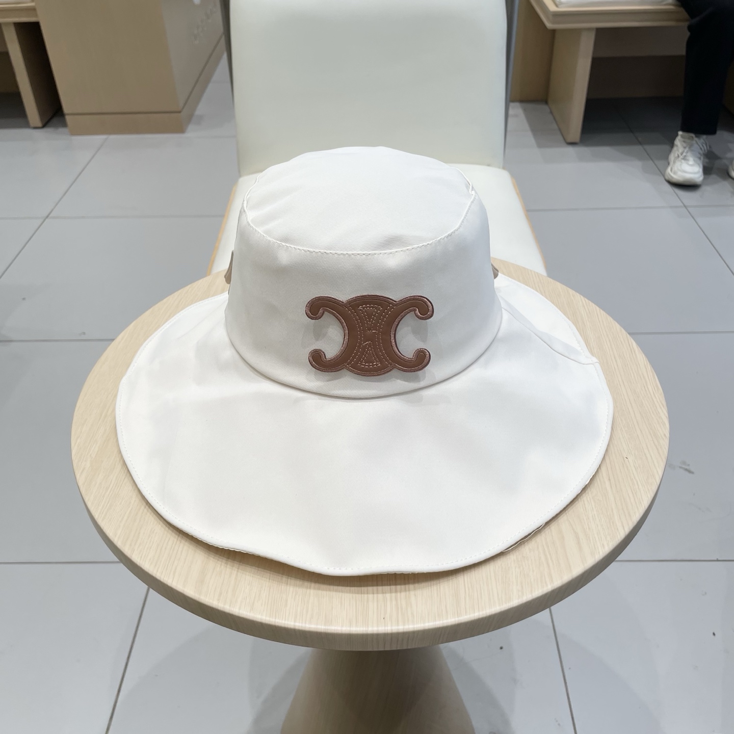 Stylish Summer Accessories: Fisherman’s Butterflies and Korean-Style Beach Hats for Comfort