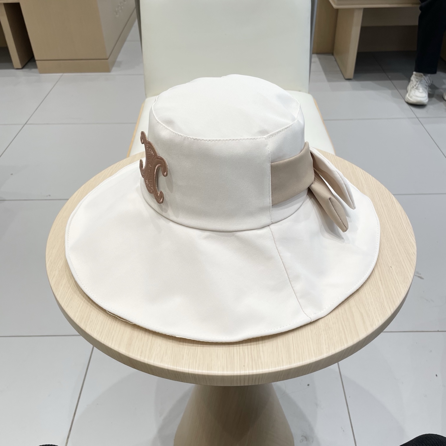 Stylish Summer Accessories: Fisherman’s Butterflies and Korean-Style Beach Hats for Comfort - 图片 2