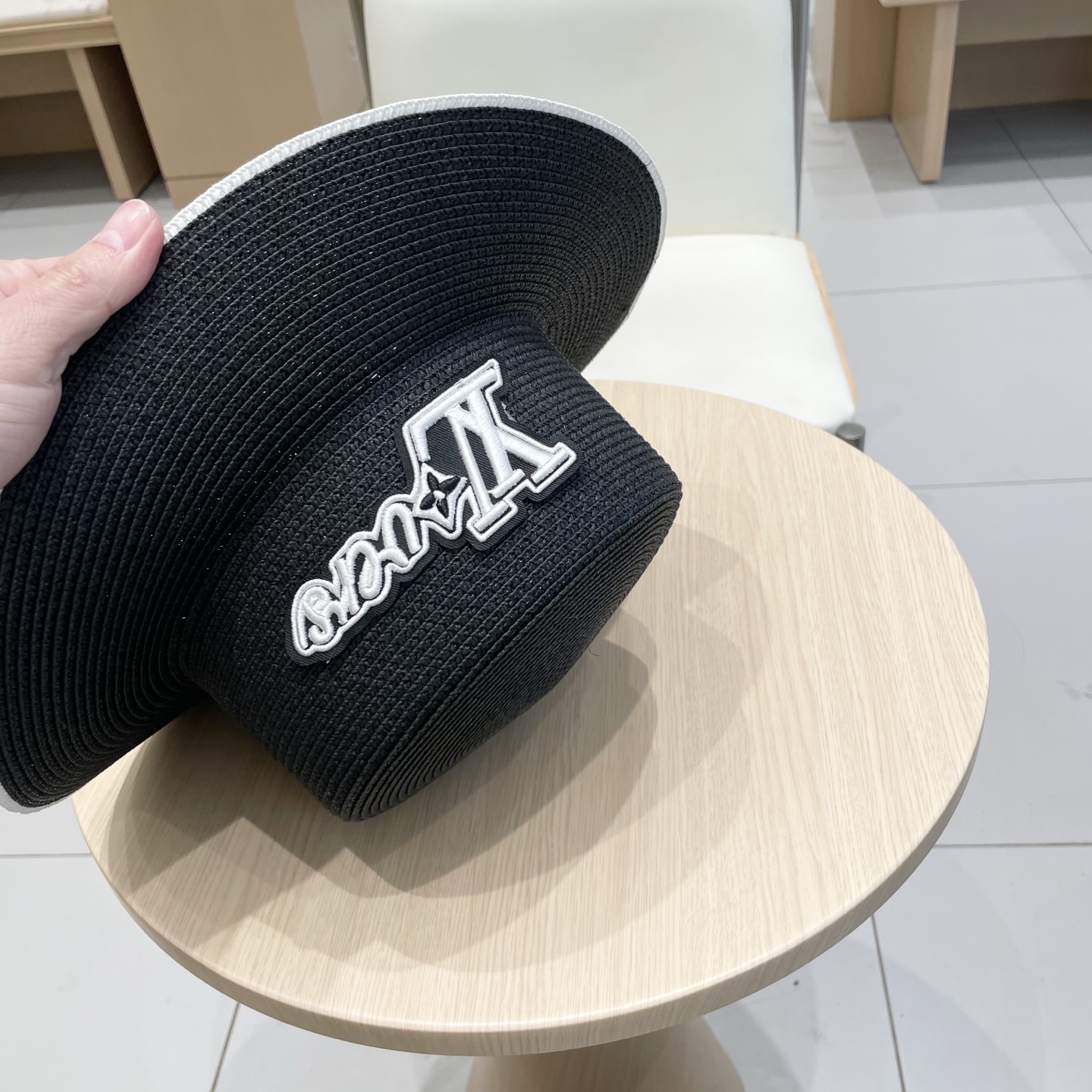 Louis Vuitton hoed LV Louis Vuitton 2025 — photo 7