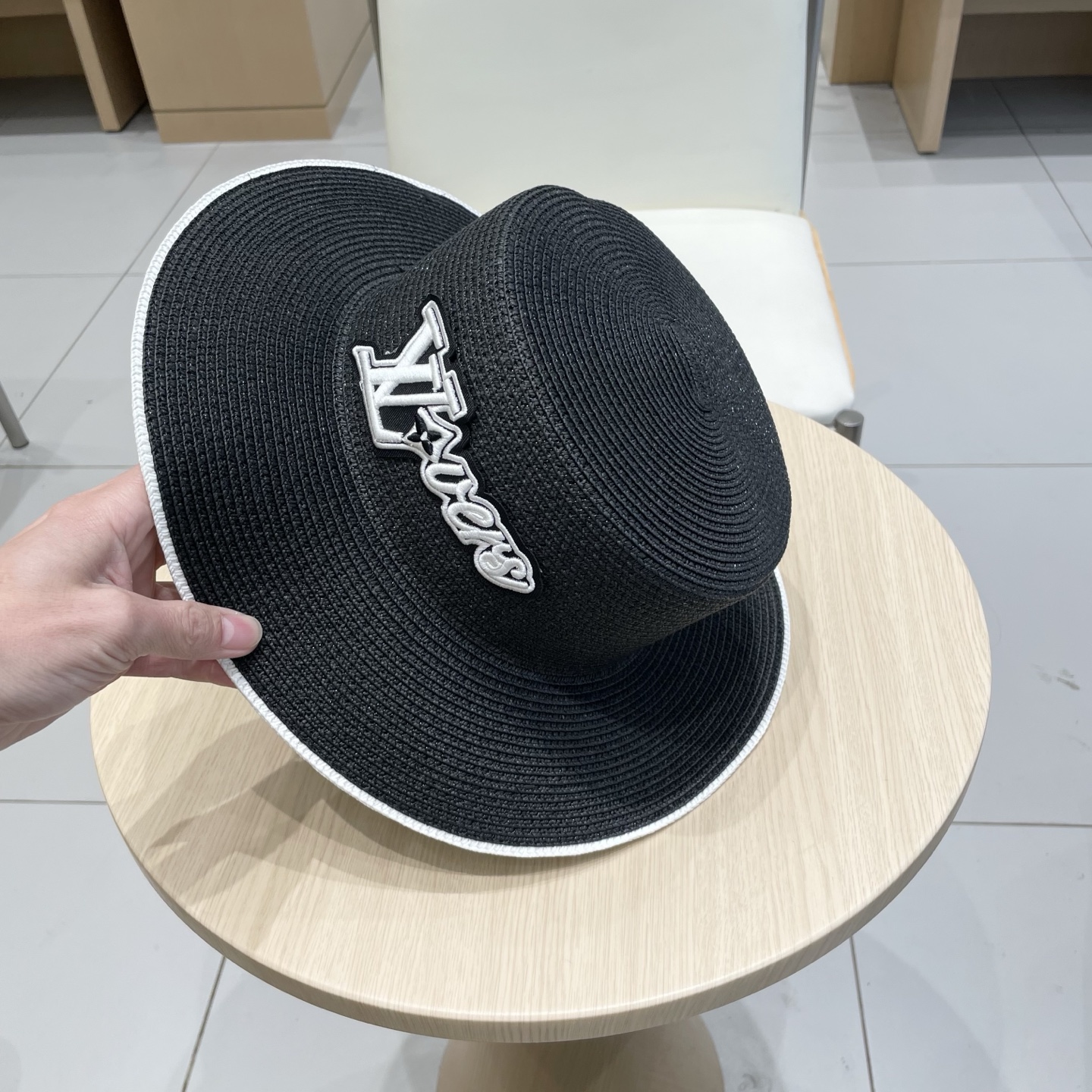 Louis Vuitton hoed LV Louis Vuitton 2025 — photo 8