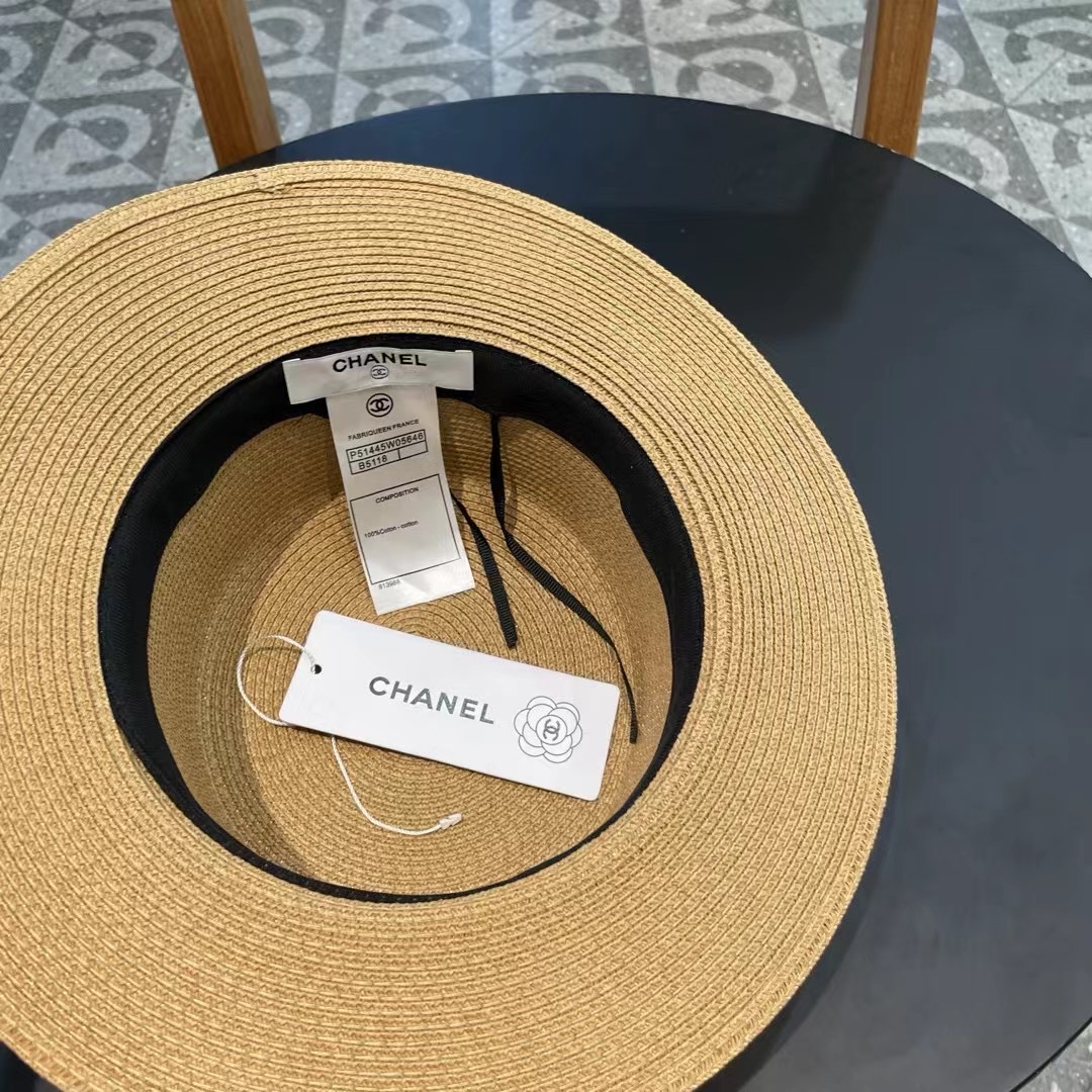    【CHANEL香奈儿】的新款平顶草帽，沙滩风，简约大方，百搭单品～出街首选，