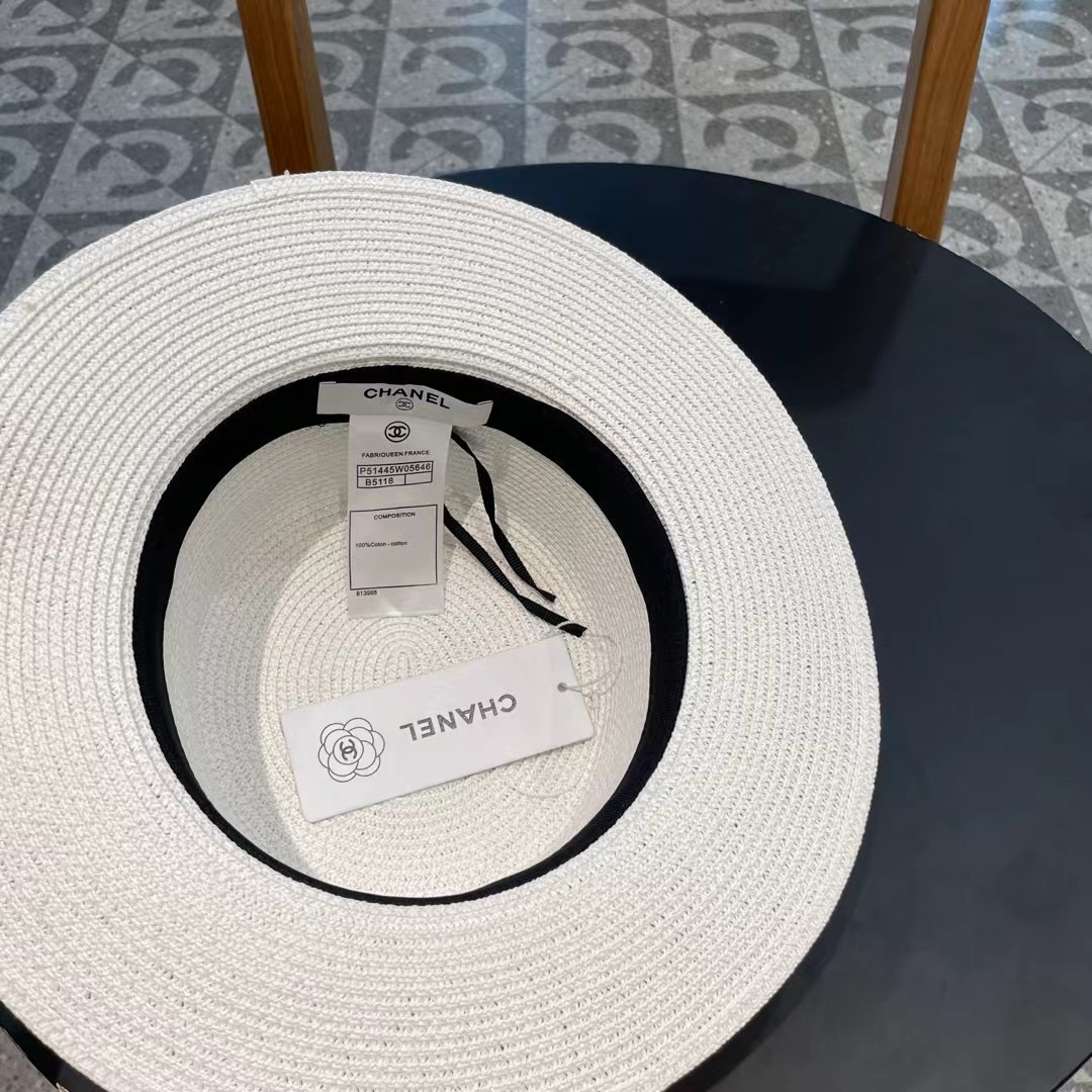    【CHANEL香奈儿】的新款平顶草帽，沙滩风，简约大方，百搭单品～出街首选，