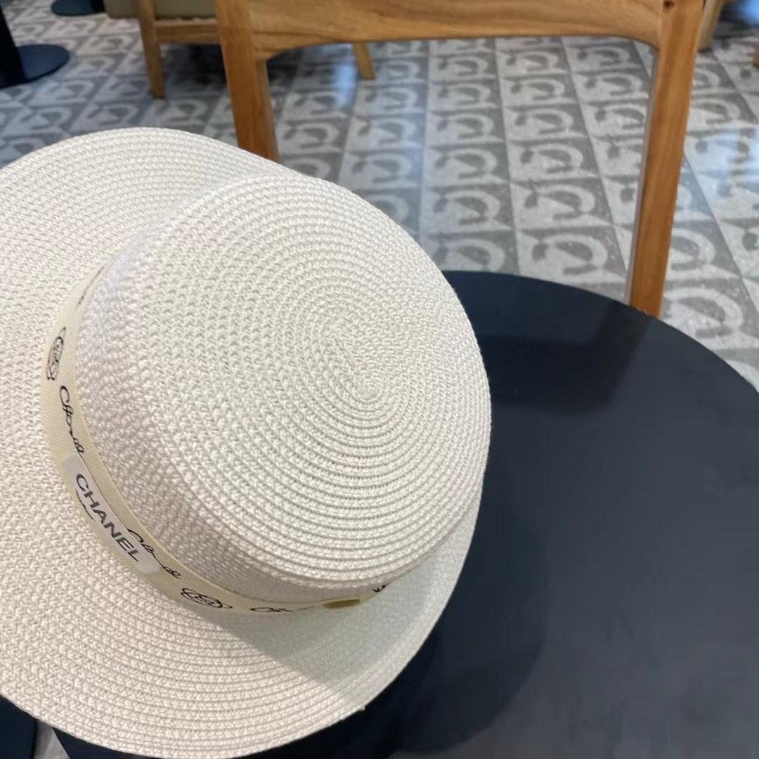    【CHANEL香奈儿】的新款平顶草帽，沙滩风，简约大方，百搭单品～出街首选，