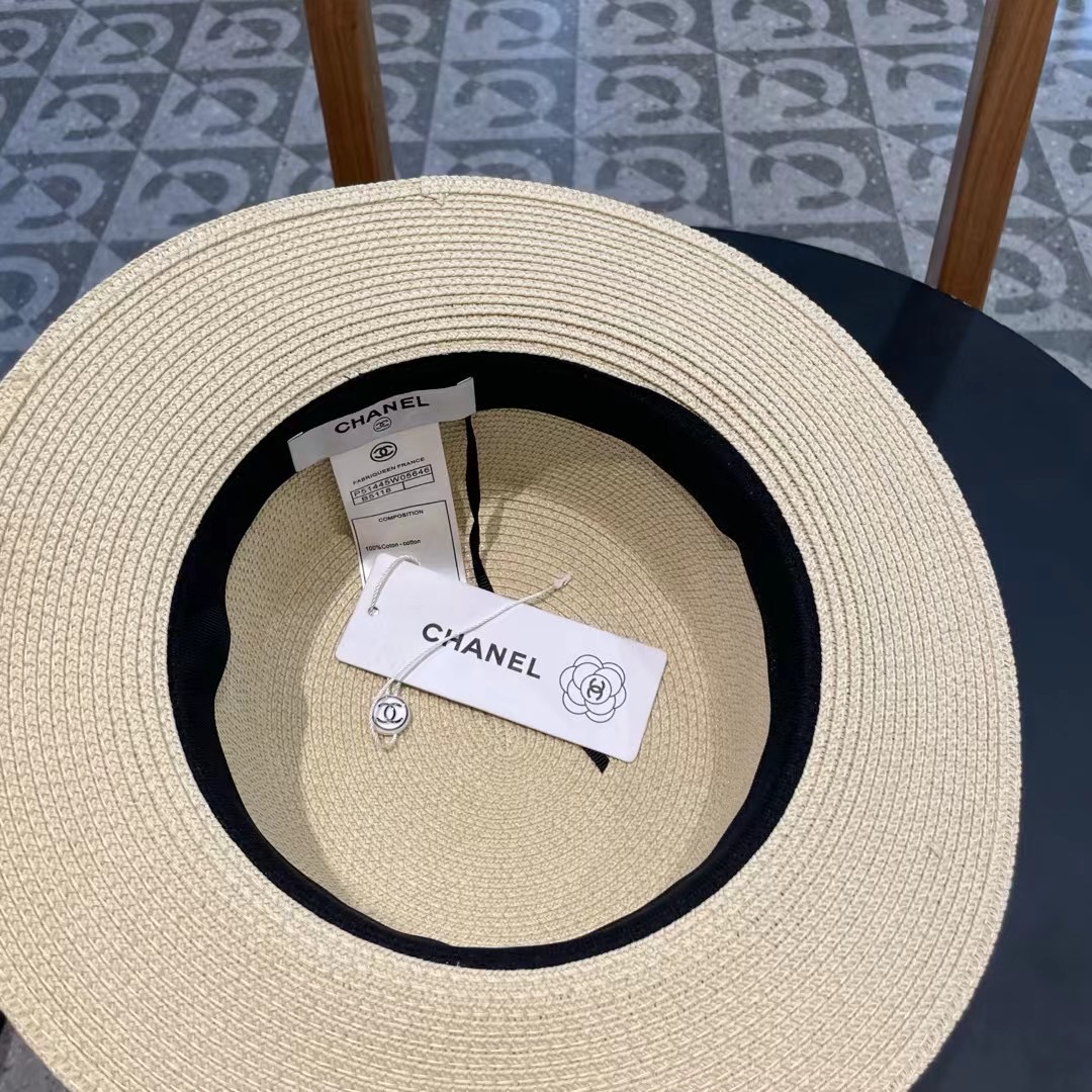    【CHANEL香奈儿】的新款平顶草帽，沙滩风，简约大方，百搭单品～出街首选，