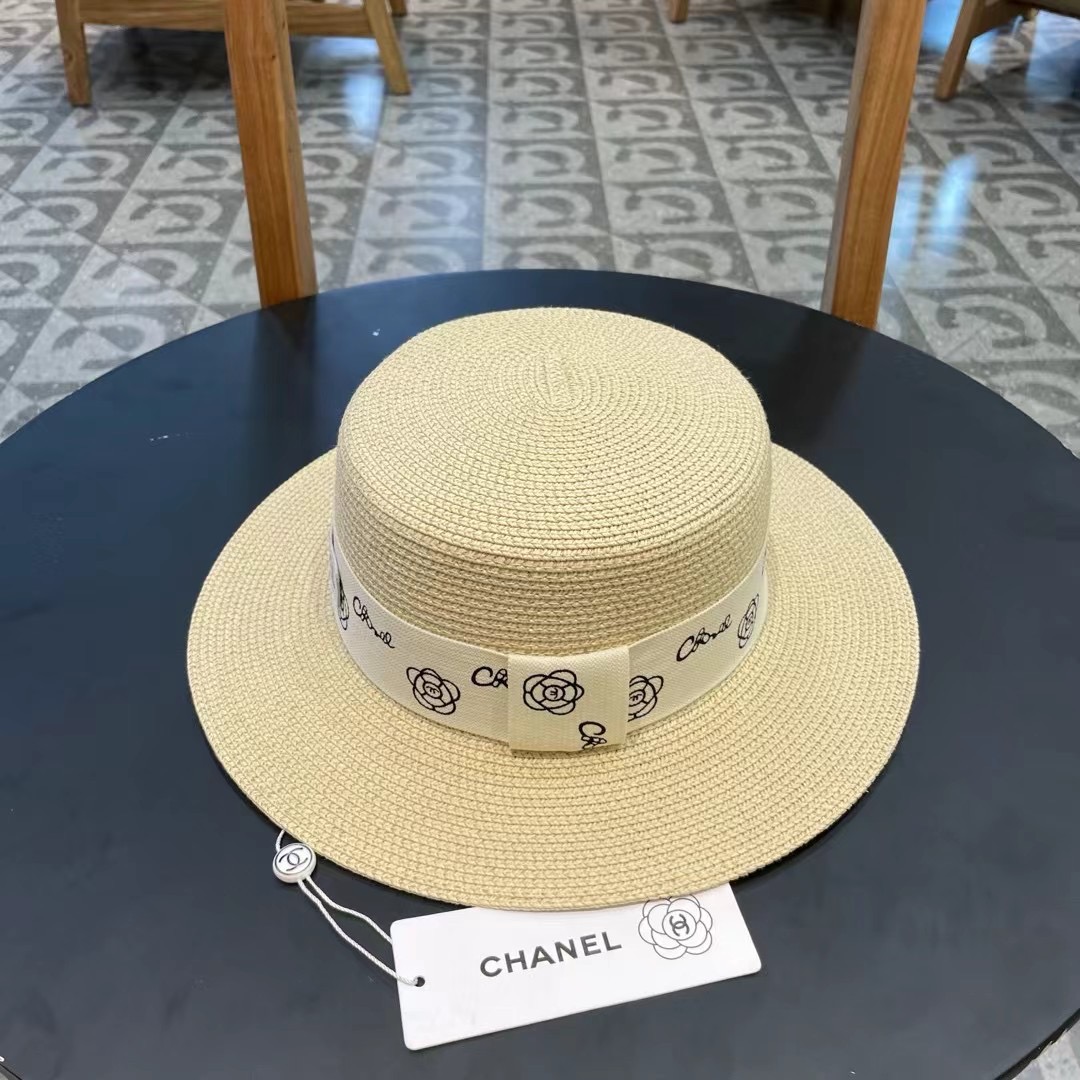    【CHANEL香奈儿】的新款平顶草帽，沙滩风，简约大方，百搭单品～出街首选，