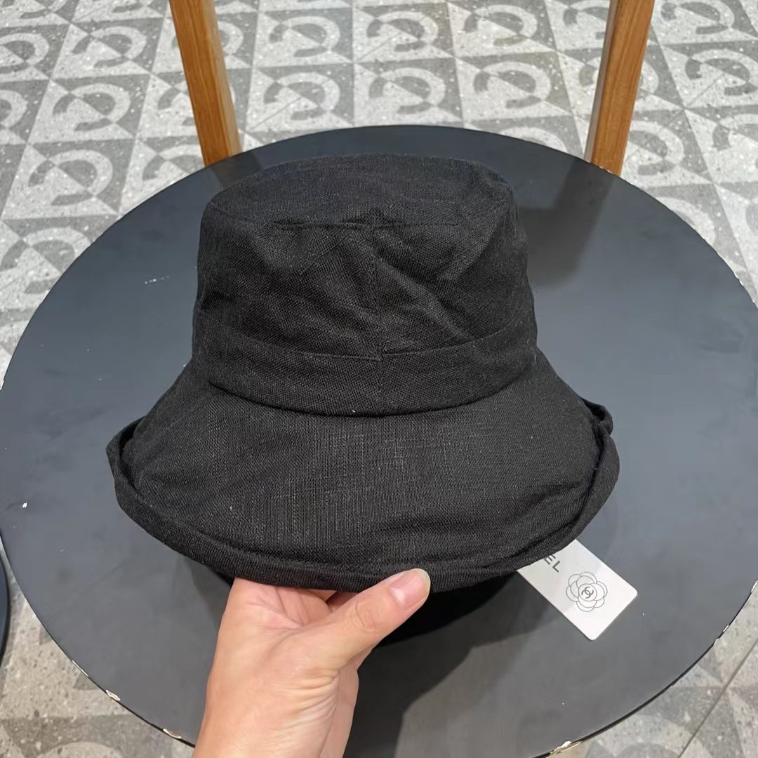 【CHANEL香奈儿】2024新款小香风拼接遮阳大沿渔夫帽，独特设计～复古文艺的一款