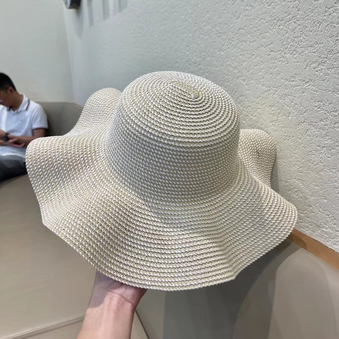   PRADA普拉达荷叶草帽， 重工设计简约百搭款，头围57cm