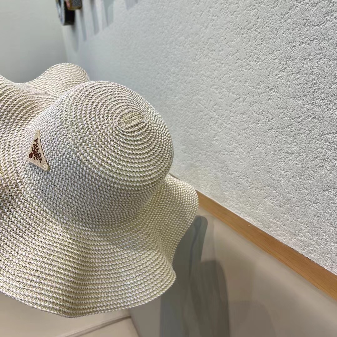   PRADA普拉达荷叶草帽， 重工设计简约百搭款，头围57cm