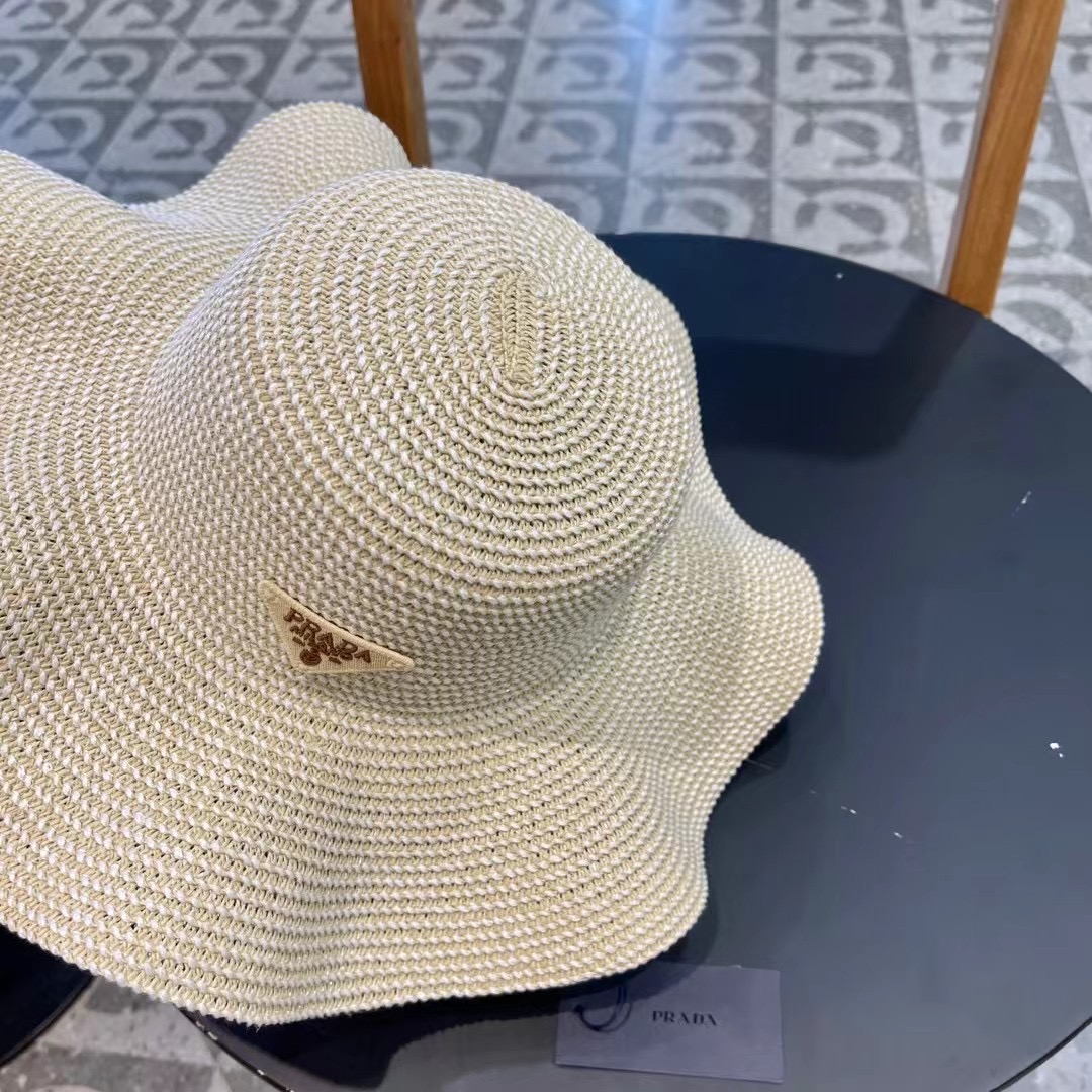   PRADA普拉达荷叶草帽， 重工设计简约百搭款，头围57cm