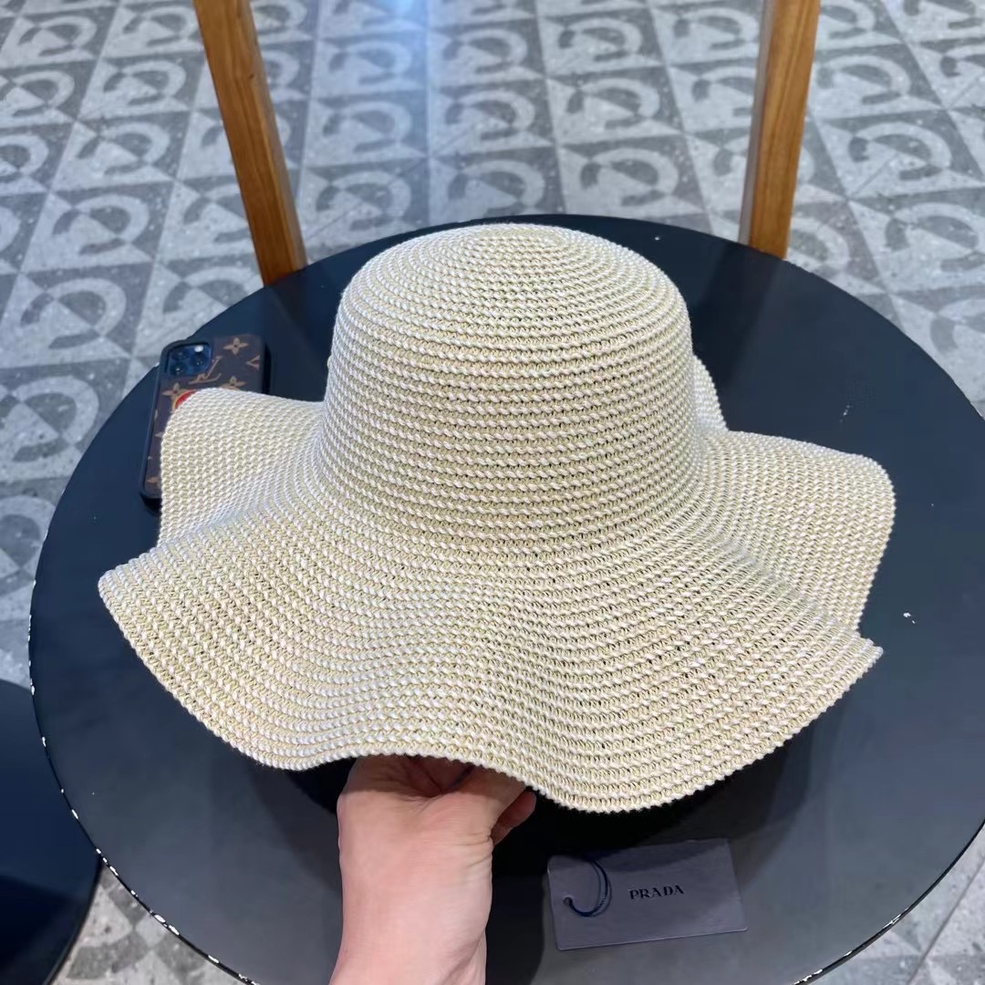   PRADA普拉达荷叶草帽， 重工设计简约百搭款，头围57cm