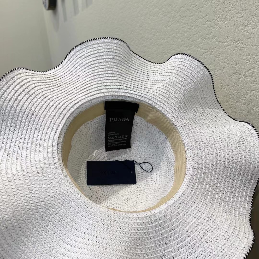   PRADA普拉达荷叶草帽， 重工设计简约百搭款，头围57cm