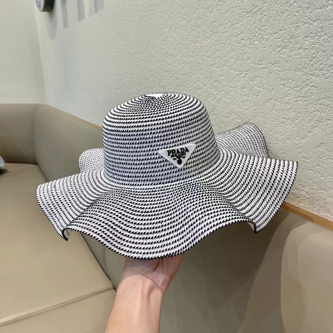   PRADA普拉达荷叶草帽， 重工设计简约百搭款，头围57cm