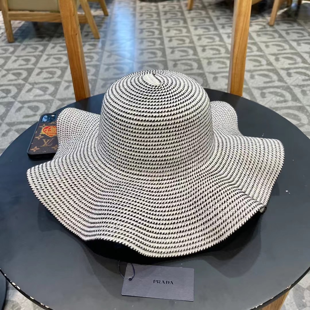  PRADA普拉达荷叶草帽， 重工设计简约百搭款，头围57cm