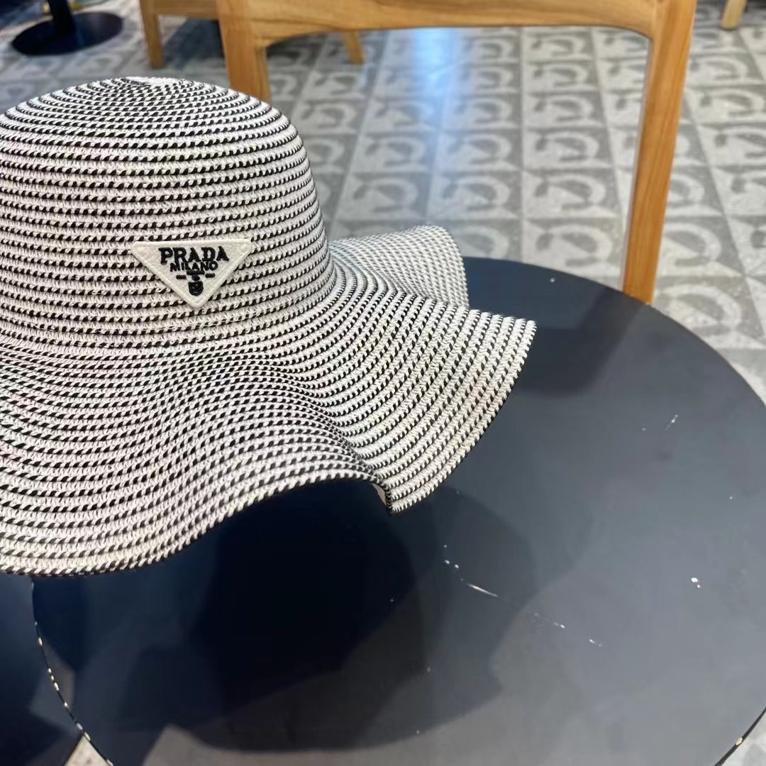   PRADA普拉达荷叶草帽， 重工设计简约百搭款，头围57cm