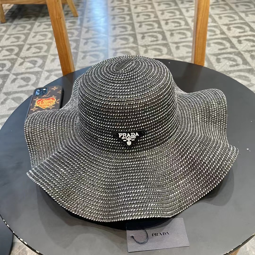   PRADA普拉达荷叶草帽， 重工设计简约百搭款，头围57cm