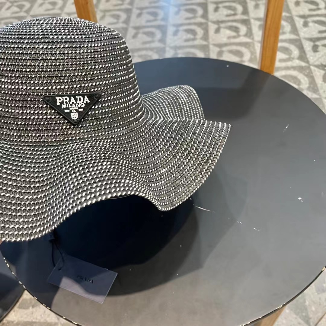   PRADA普拉达荷叶草帽， 重工设计简约百搭款，头围57cm
