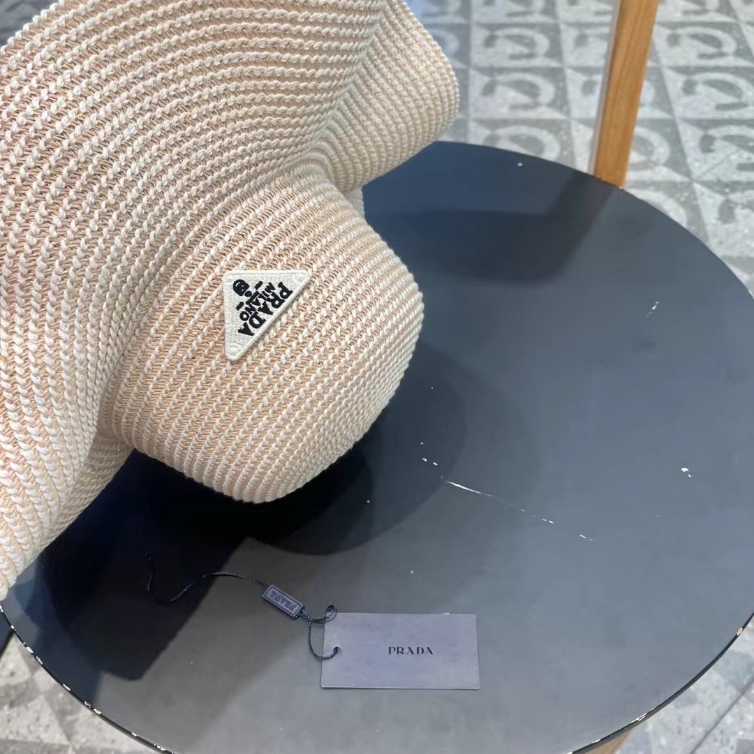   PRADA普拉达荷叶草帽， 重工设计简约百搭款，头围57cm