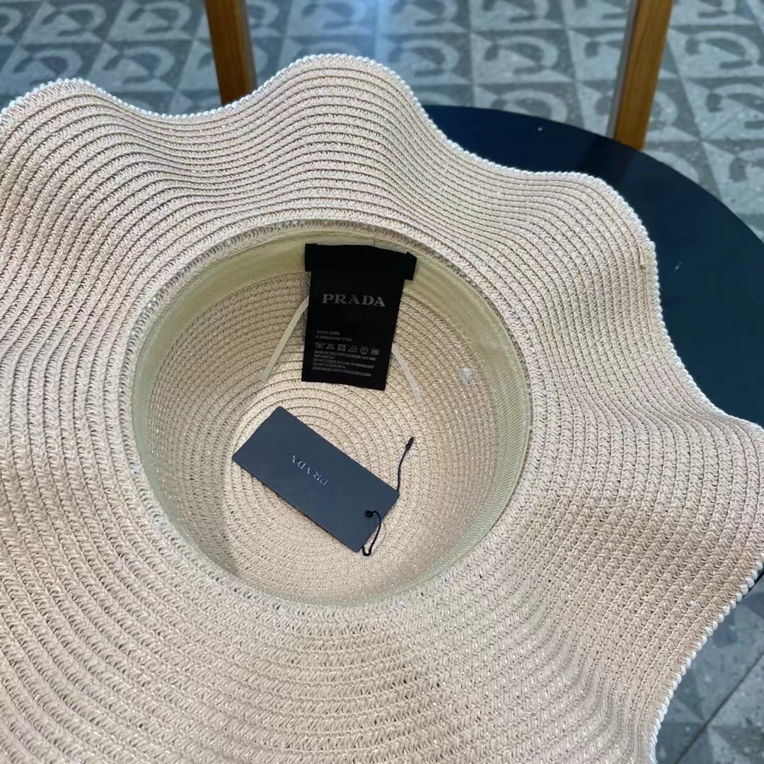   PRADA普拉达荷叶草帽， 重工设计简约百搭款，头围57cm