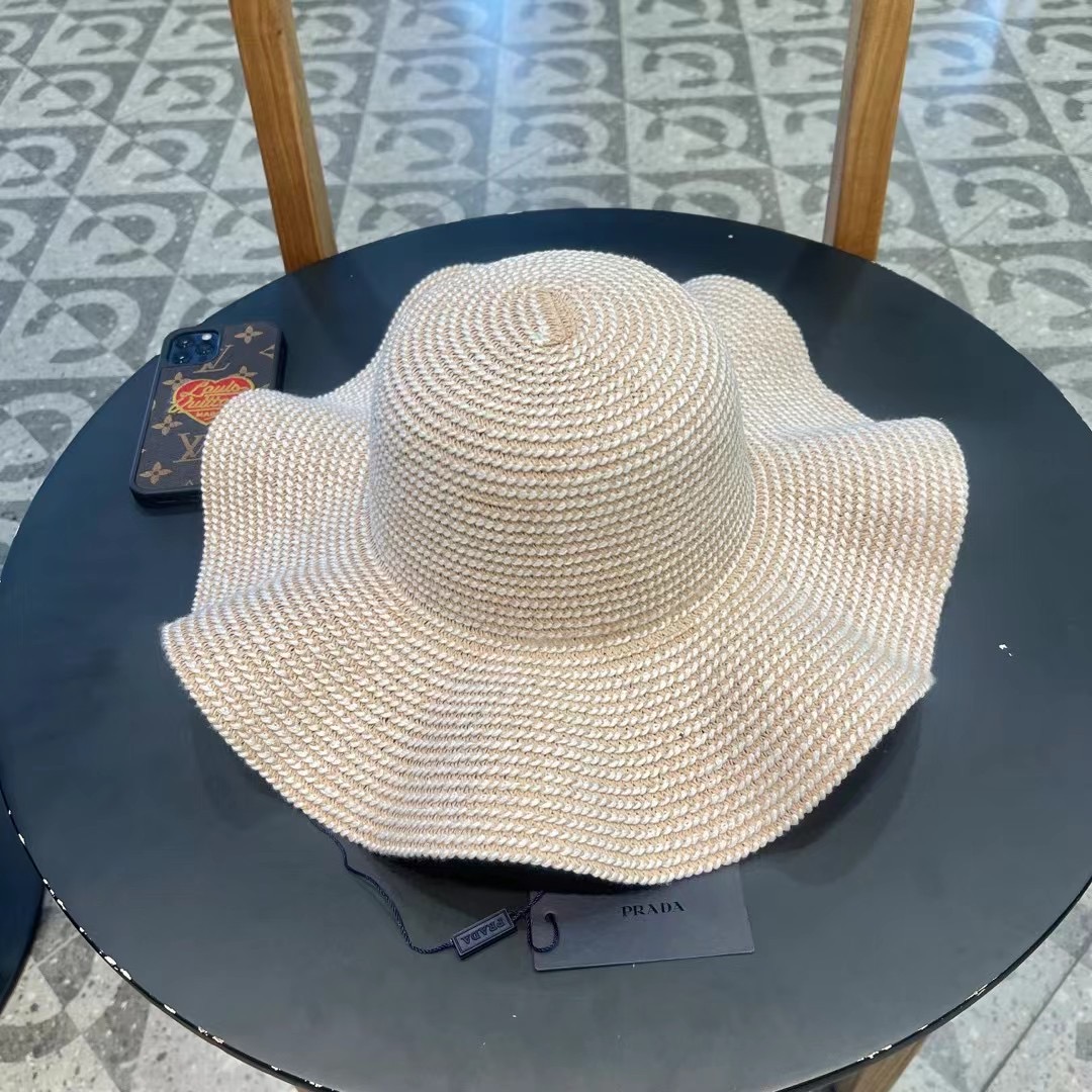   PRADA普拉达荷叶草帽， 重工设计简约百搭款，头围57cm