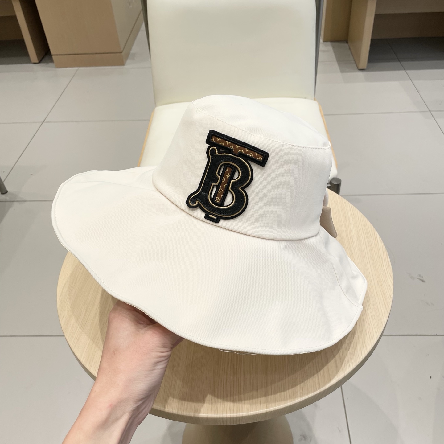  【巴宝莉BURBERRY渔夫帽女早春夏季时尚防晒帽大檐遮脸百搭休闲遮阳帽防紫外线帽子