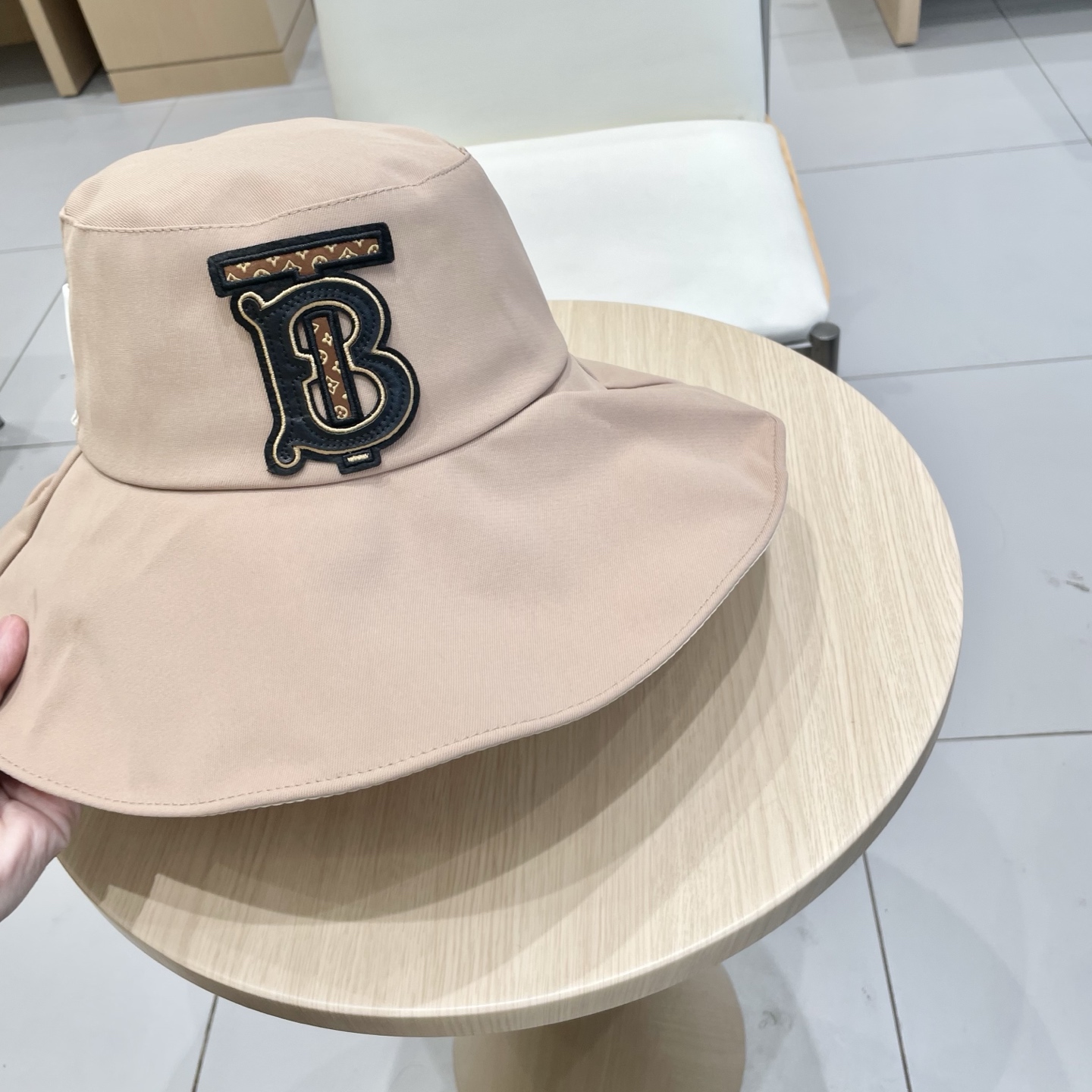  【巴宝莉BURBERRY渔夫帽女早春夏季时尚防晒帽大檐遮脸百搭休闲遮阳帽防紫外线帽子