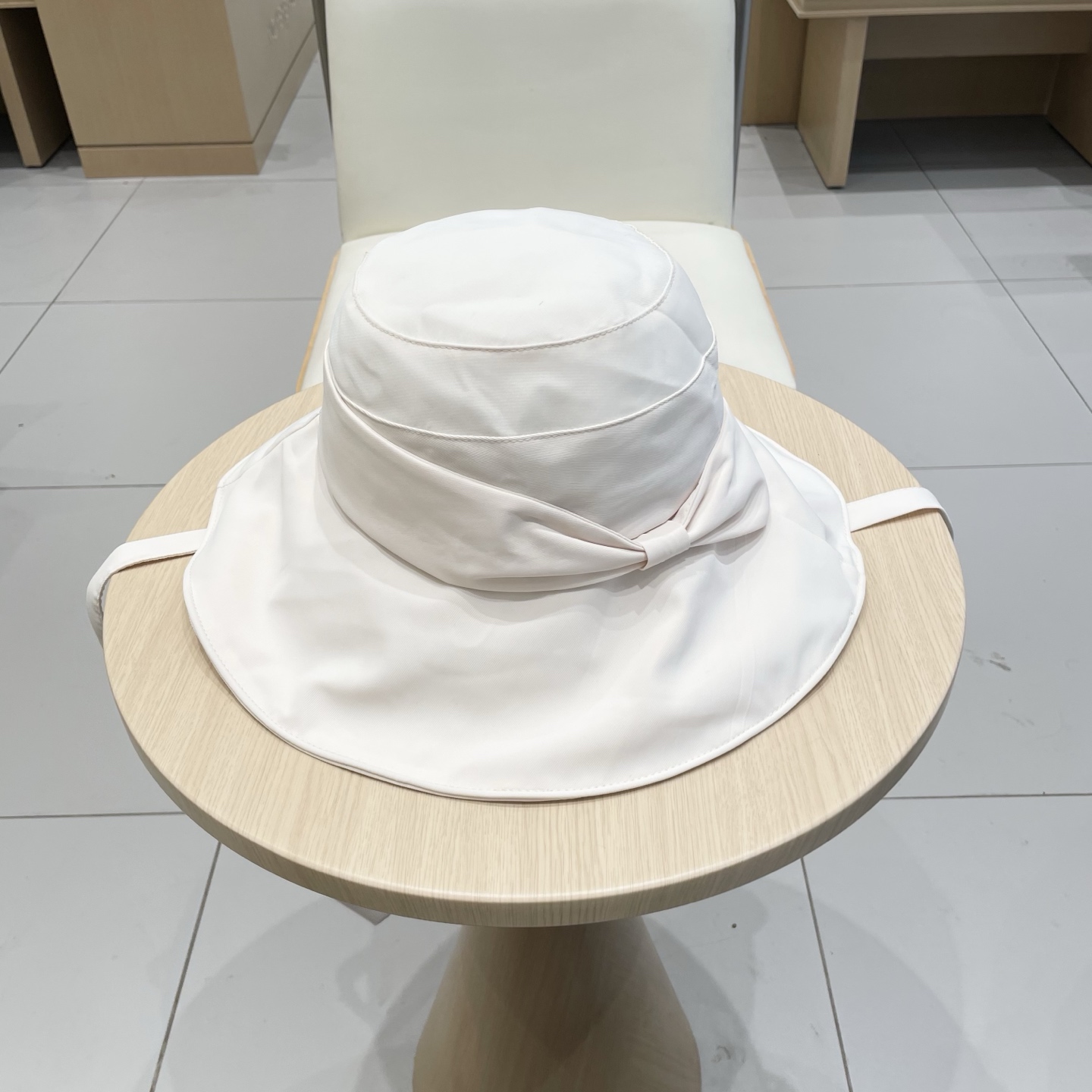  🧢路易威登LouisVuitton😍2025新款百搭女蝴蝶结纯色盆帽时尚字母标渔夫帽春夏遮阳防晒帽潮