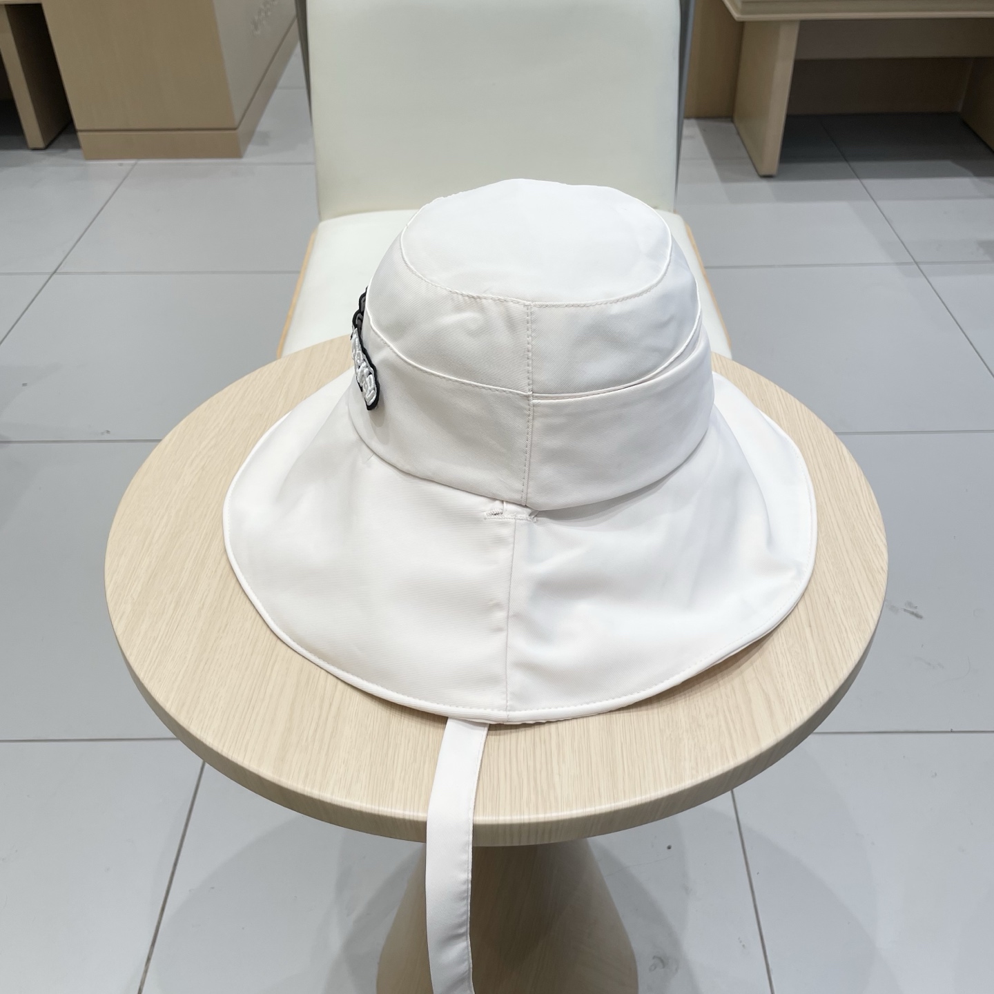  🧢路易威登LouisVuitton😍2025新款百搭女蝴蝶结纯色盆帽时尚字母标渔夫帽春夏遮阳防晒帽潮