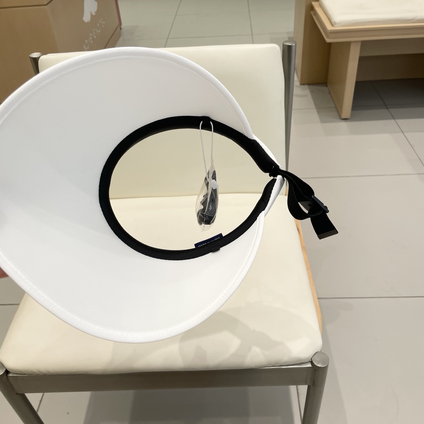  克罗心 遮阳帽🎩
空顶设计，帽型自带时尚✨
休闲时尚风超级百搭，巨防嗮！太爱了💕