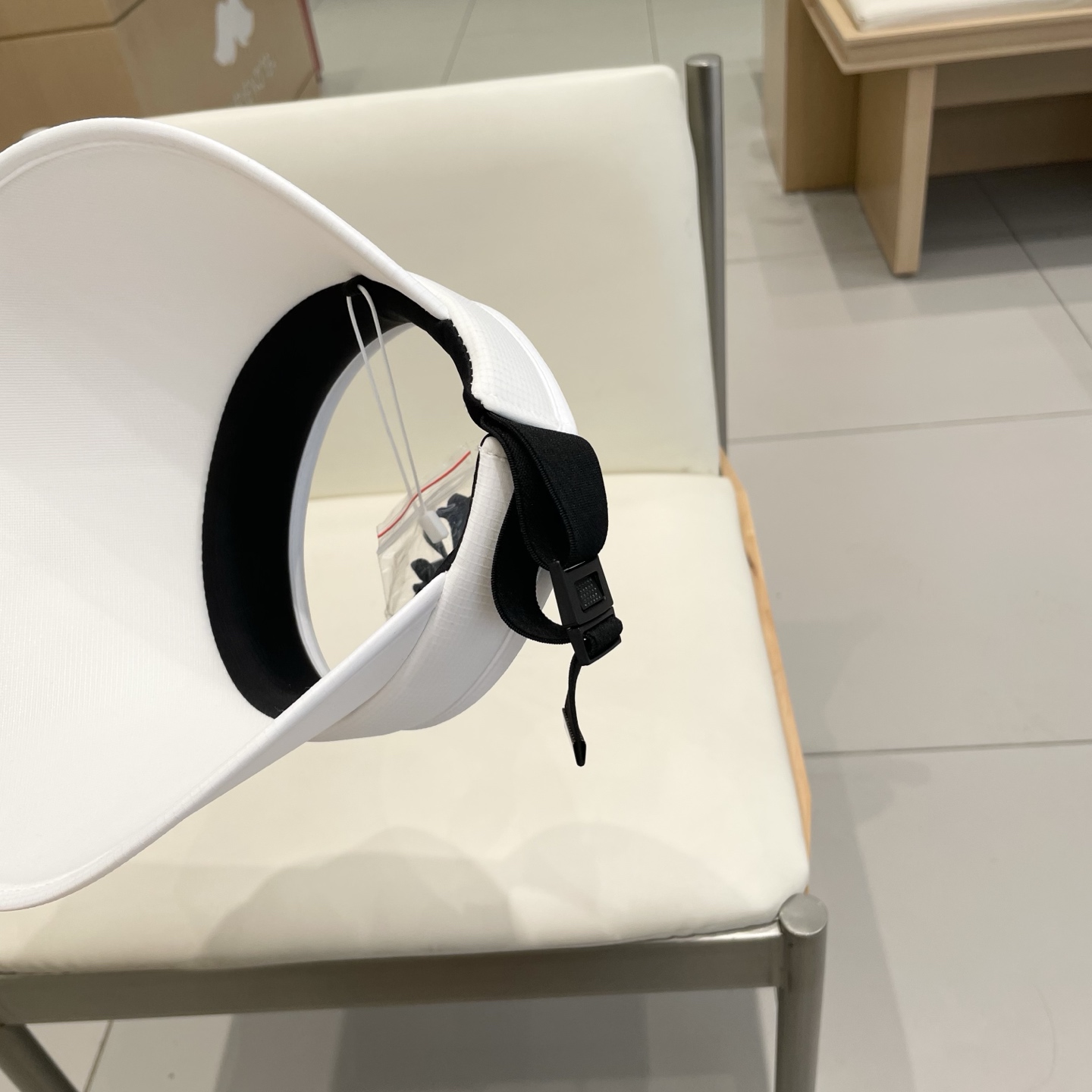  克罗心 遮阳帽🎩
空顶设计，帽型自带时尚✨
休闲时尚风超级百搭，巨防嗮！太爱了💕