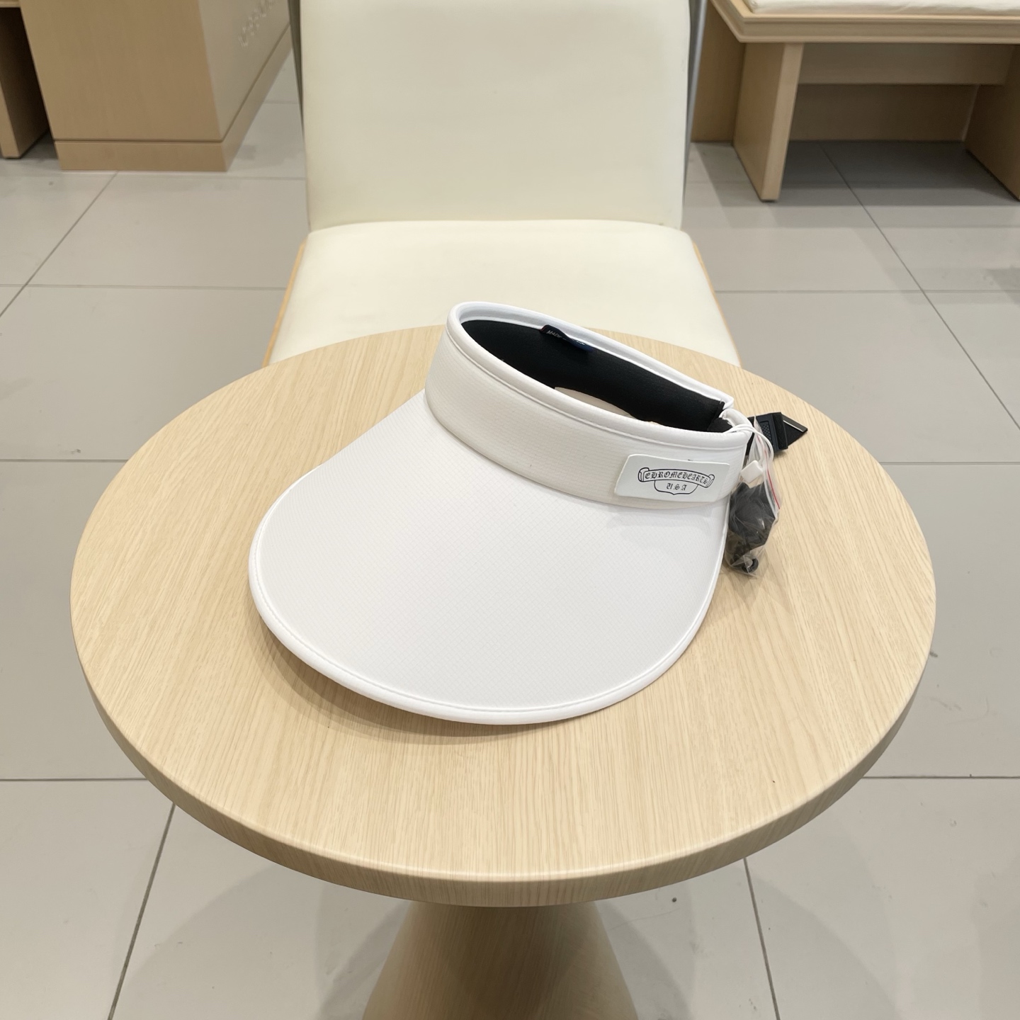  克罗心 遮阳帽🎩
空顶设计，帽型自带时尚✨
休闲时尚风超级百搭，巨防嗮！太爱了💕