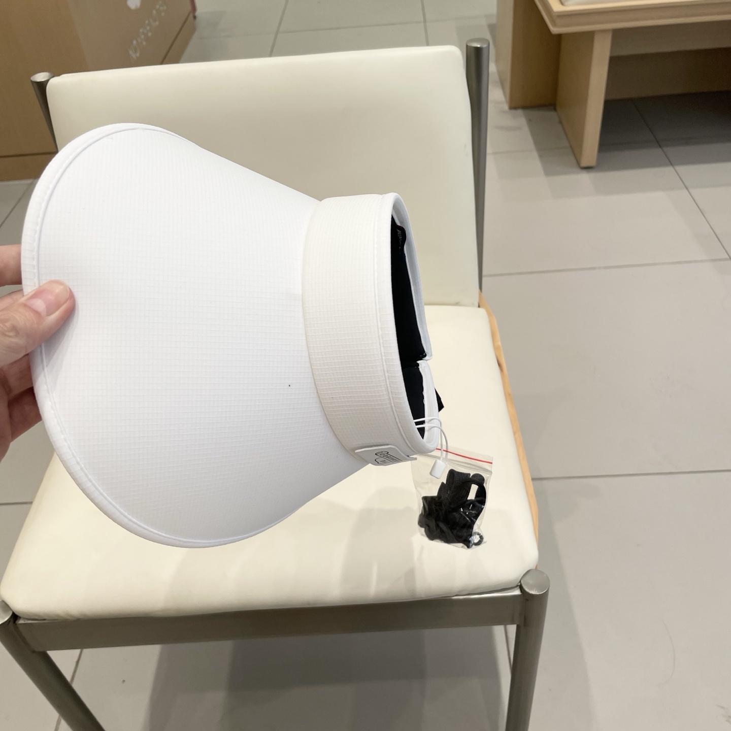  克罗心 遮阳帽🎩
空顶设计，帽型自带时尚✨
休闲时尚风超级百搭，巨防嗮！太爱了💕