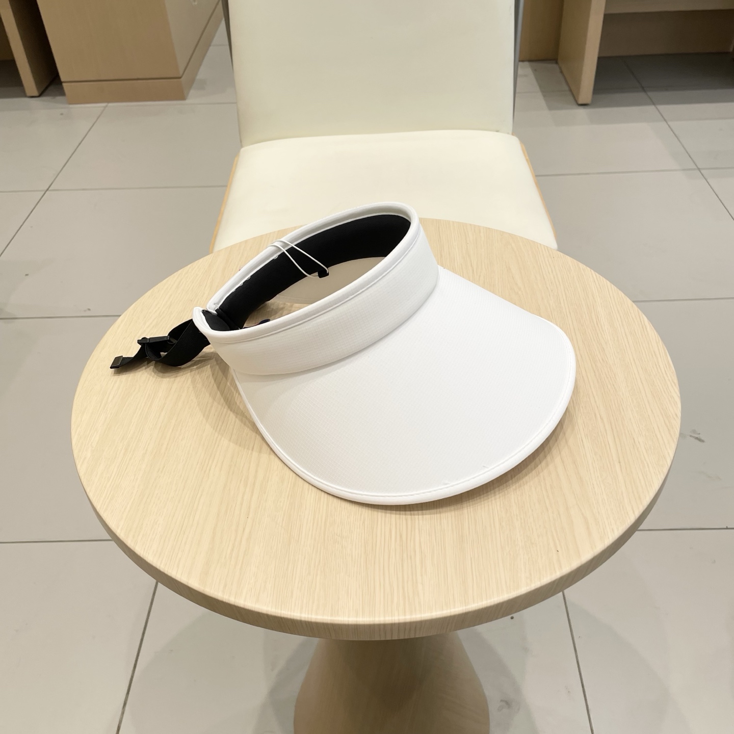  克罗心 遮阳帽🎩
空顶设计，帽型自带时尚✨
休闲时尚风超级百搭，巨防嗮！太爱了💕