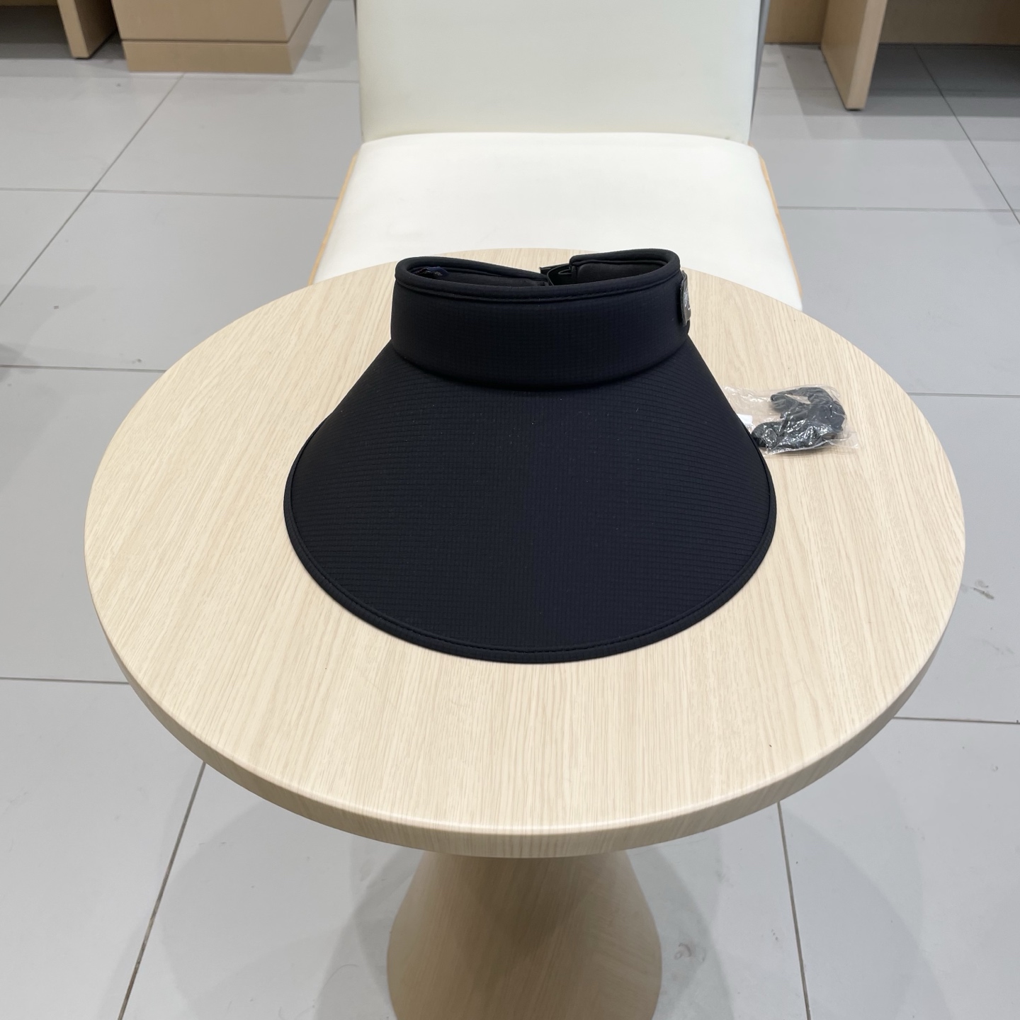  克罗心 遮阳帽🎩
空顶设计，帽型自带时尚✨
休闲时尚风超级百搭，巨防嗮！太爱了💕