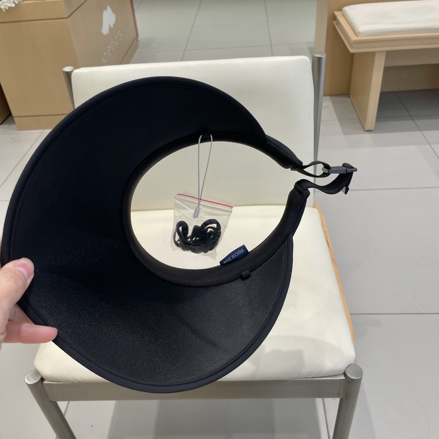  克罗心 遮阳帽🎩
空顶设计，帽型自带时尚✨
休闲时尚风超级百搭，巨防嗮！太爱了💕