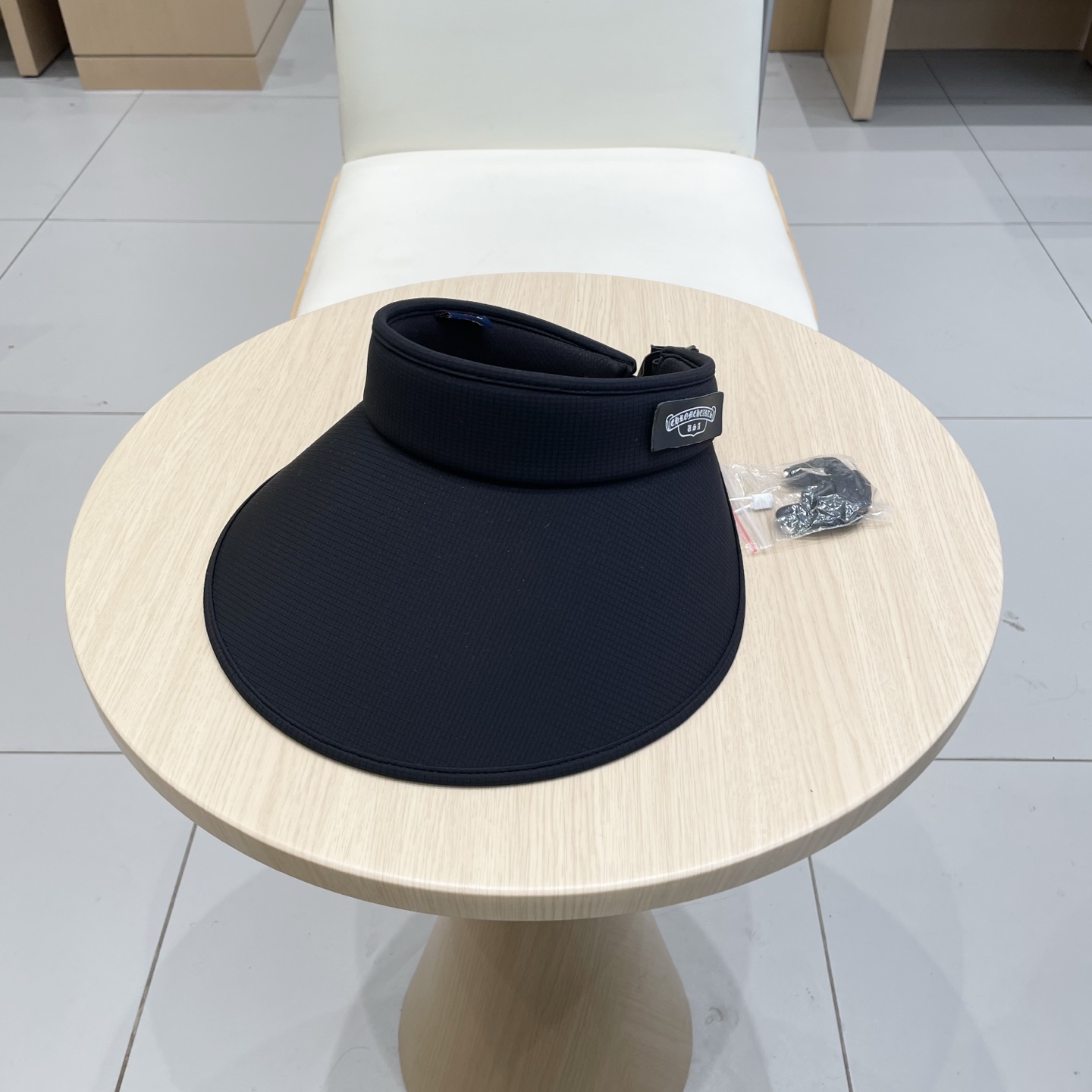  克罗心 遮阳帽🎩
空顶设计，帽型自带时尚✨
休闲时尚风超级百搭，巨防嗮！太爱了💕