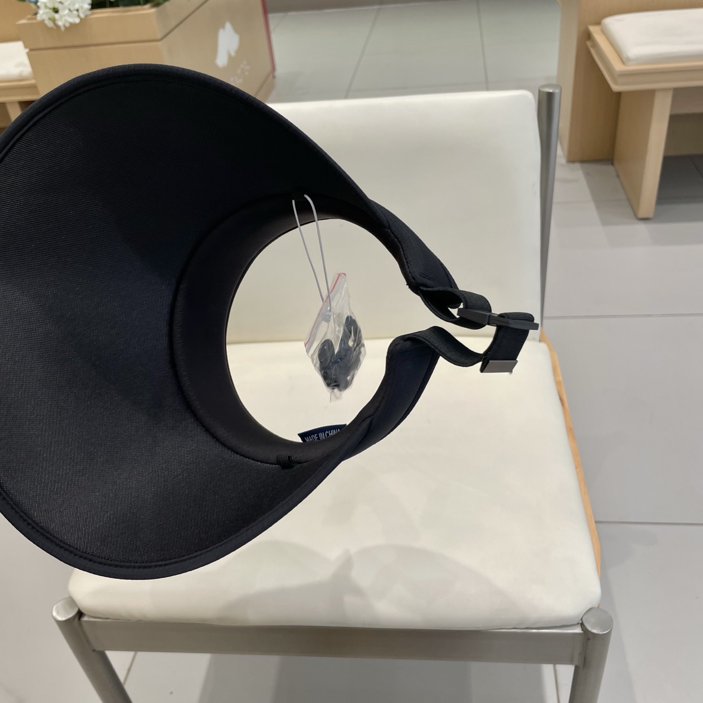  克罗心 遮阳帽🎩
空顶设计，帽型自带时尚✨
休闲时尚风超级百搭，巨防嗮！太爱了💕