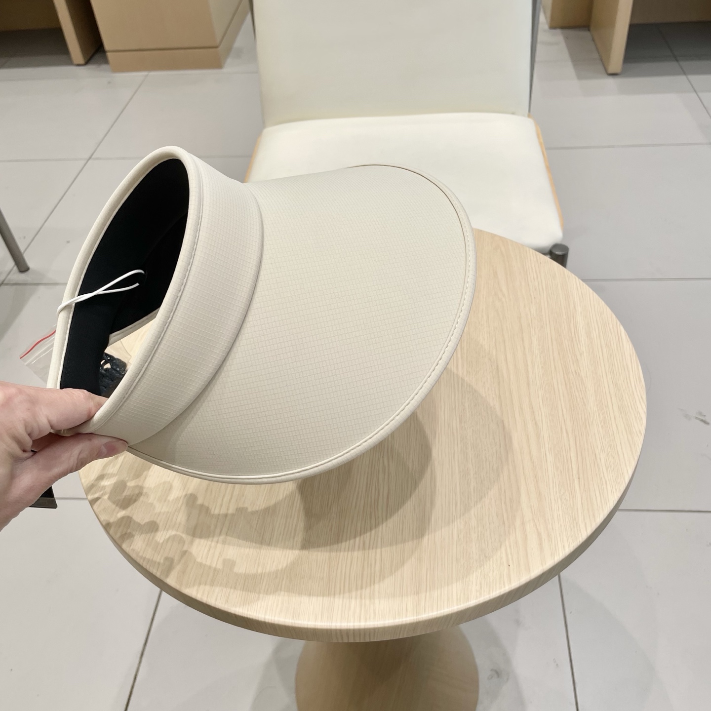  克罗心 遮阳帽🎩
空顶设计，帽型自带时尚✨
休闲时尚风超级百搭，巨防嗮！太爱了💕